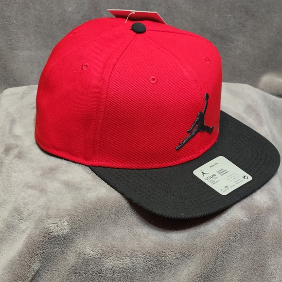 JORDAN Red / Black Snap Back Hat - Picture 2 of 4